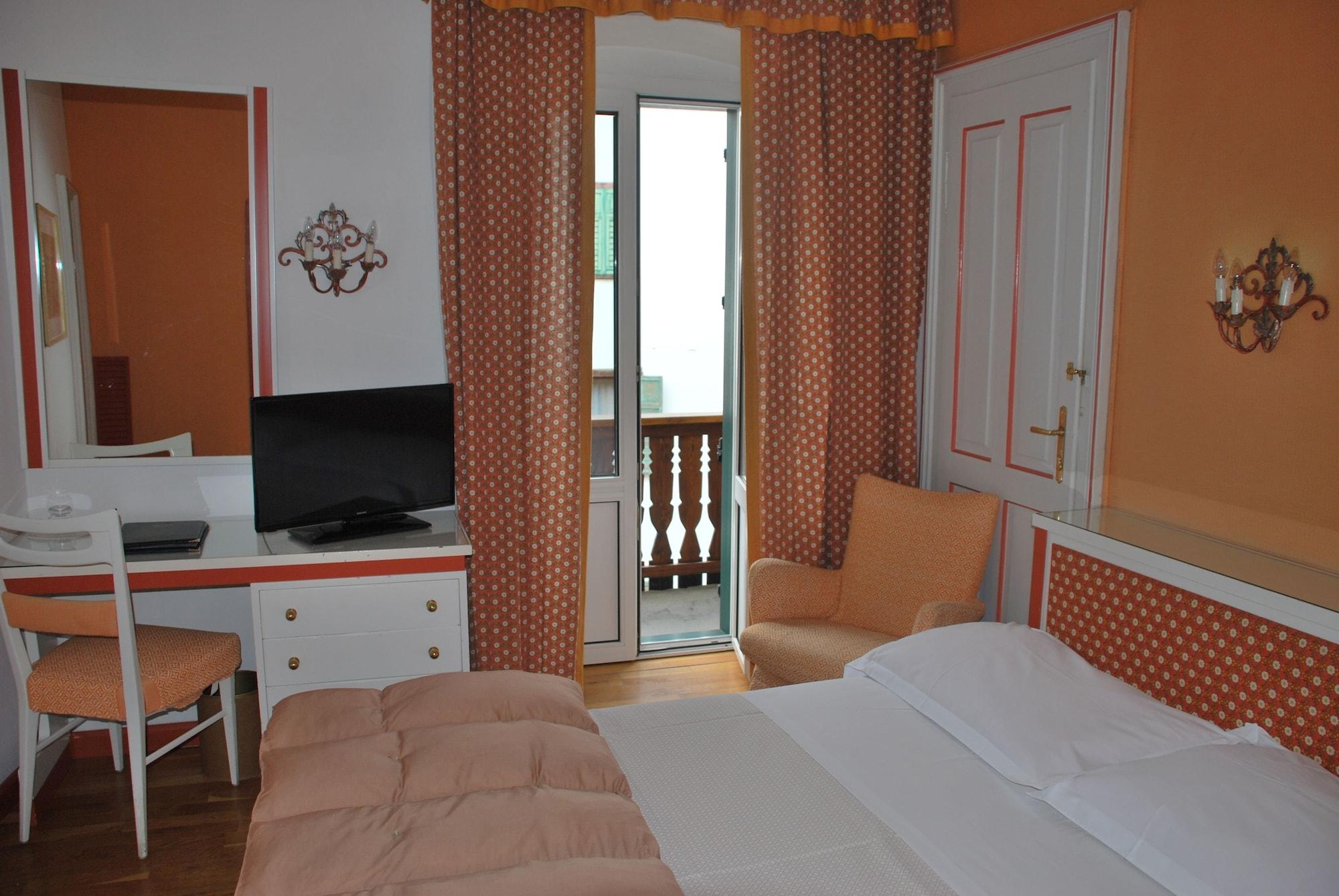 Hotel De La Poste Cortina dʼAmpezzo Extérieur photo