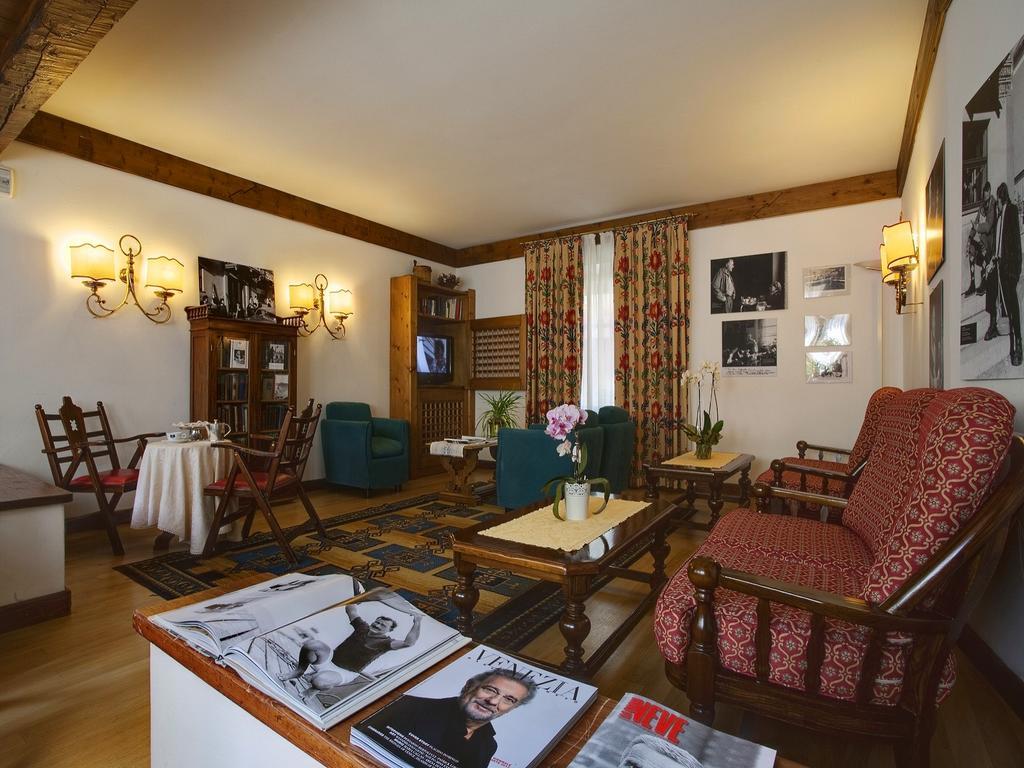 Hotel De La Poste Cortina dʼAmpezzo Extérieur photo