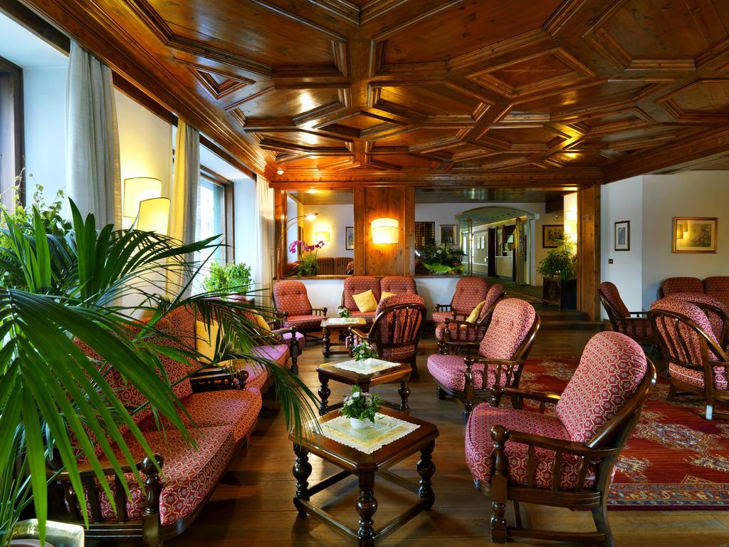 Hotel De La Poste Cortina dʼAmpezzo Extérieur photo