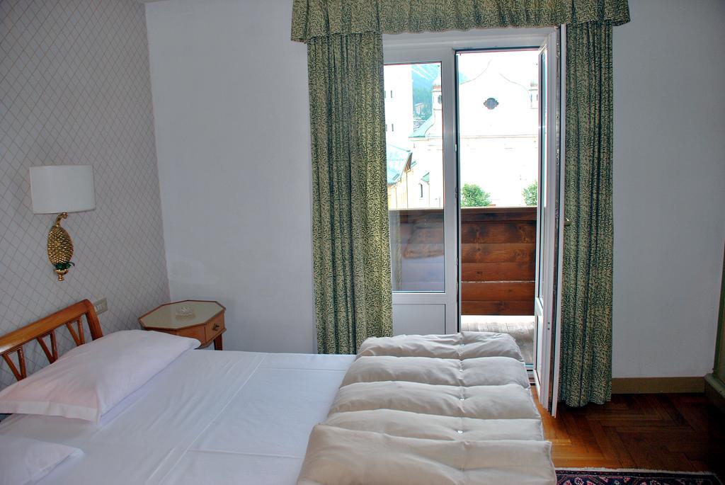 Hotel De La Poste Cortina dʼAmpezzo Extérieur photo
